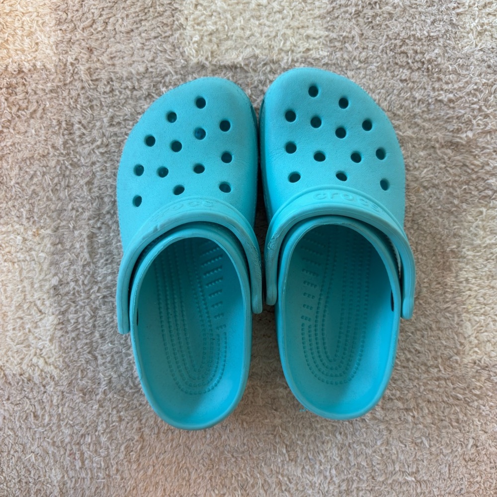 CROCS Aqua Teal Women size 7
